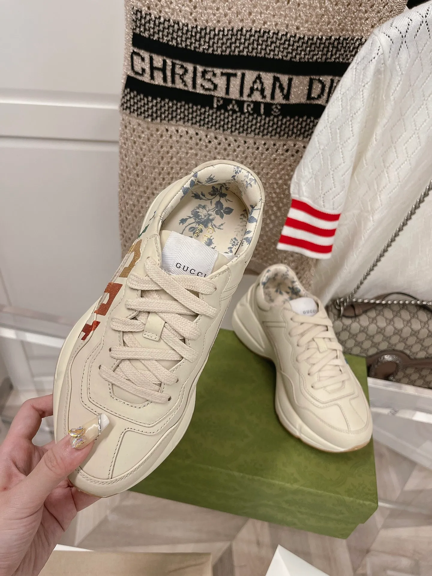 👟👟Ex-factory price 480👟👟 Women's clothing, upgraded version 👟👟Ex-factory price 40👟👟Ex-factory price 4👟👟Ex-factory price 4Gucci Gucci's top version couples' dad shoes series is new! 🖤 ⚠GG couples' dad shoes have been popular in recent years; new colors are constantly updated; Gucci 👟👟Ex-factory price 40👟👟Ex-factory price 4👟👟Ex-factory price 4 has been updated with new colors. Our home and counters have new products at the same time. This classic dad shoe is a star and internet celebrity Anchors and others are sure to plant grass and call ❤ Classic fashion style, distressed leather surface, 5D drawing printing; mixed surface splicing colors, etc... Original customization (off-white eco-friendly cowhide, first layer of cowhide inside), original outsole... Shiny colorful drawings embellish the sides of the shoe body, old color rubbing, package production technology, 1:1 creation / only to make the best shoes. Size: Women’s 35-45